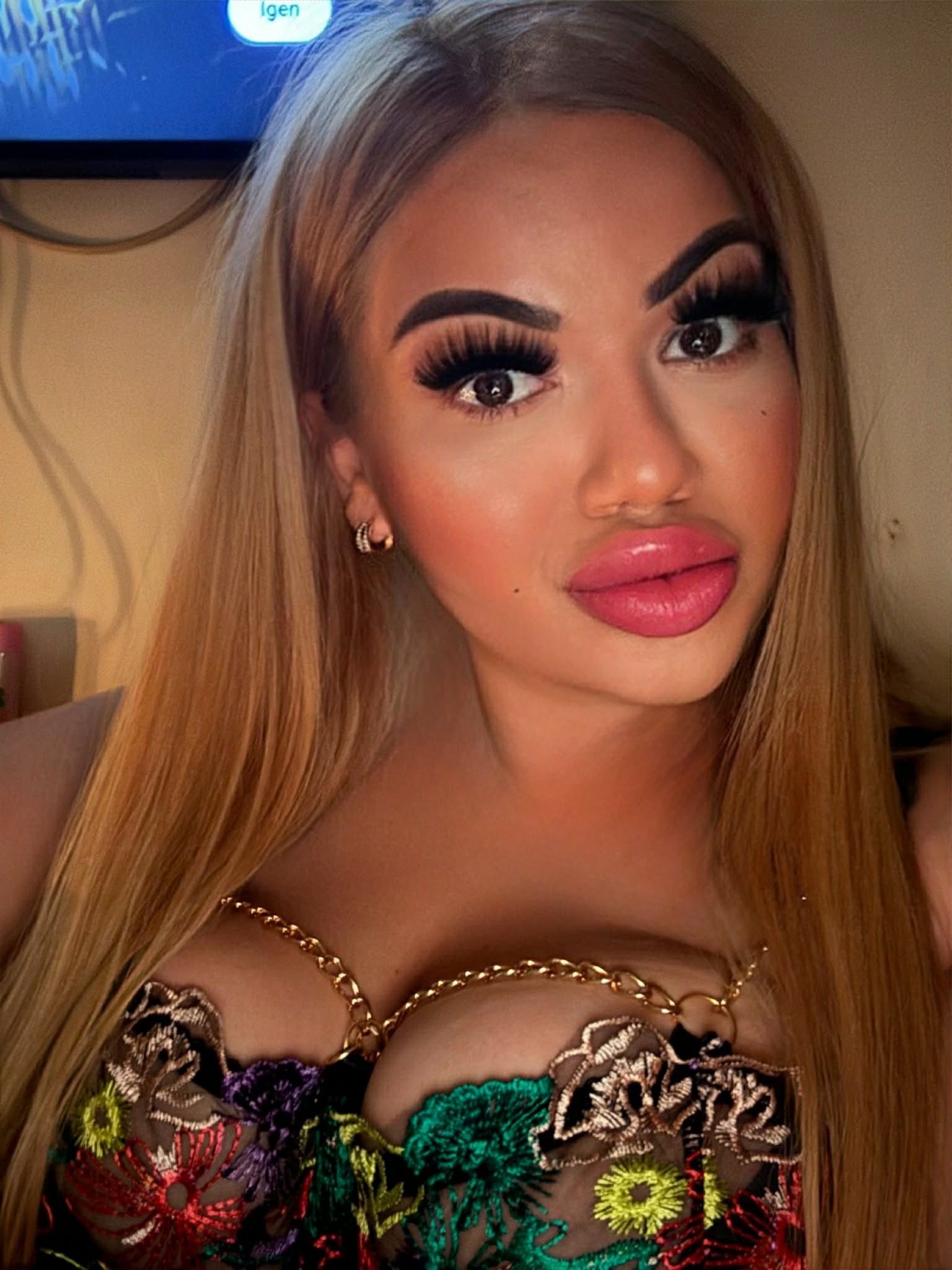 Mia Blond