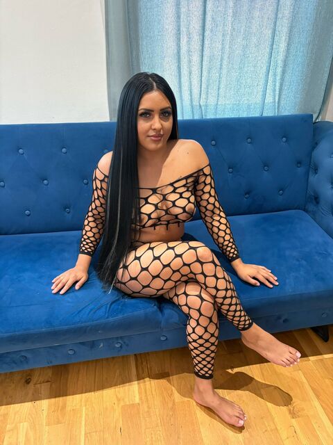 alexandra-x-69665dc52131c0-35923155-69665dc534343458419526